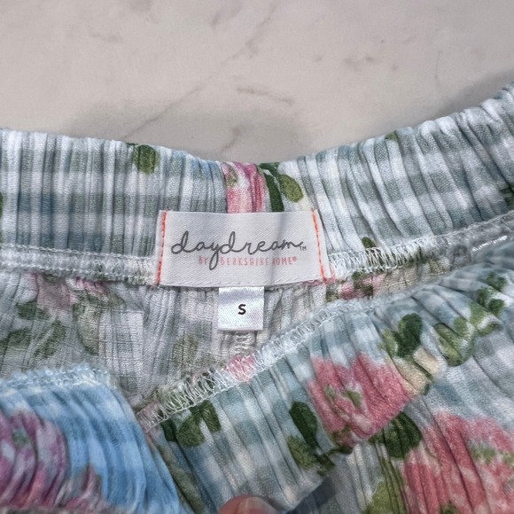 Daydream Berkshire Home Pajama Set Blue Gingham Pink Floral Shorts Top Small - Picture 10 of 12